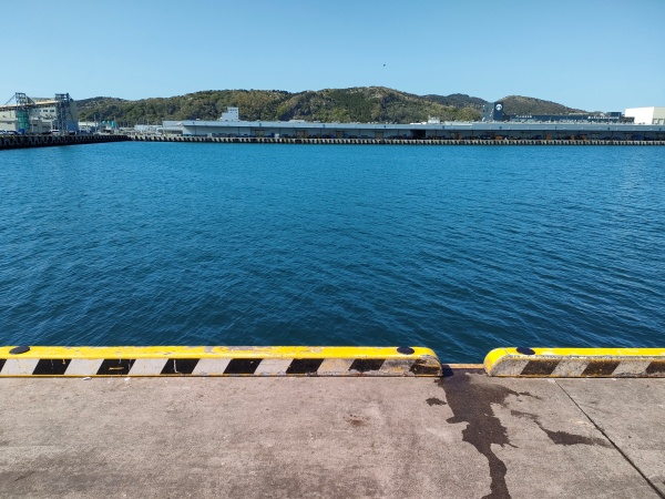 石巻漁港南側岸壁